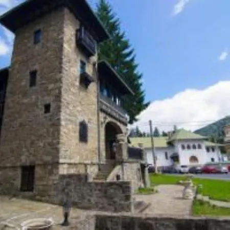 Casa Cu Farfurii 3*