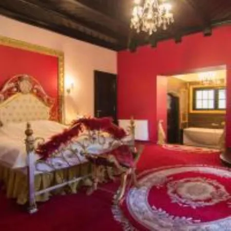 Casa Cu Farfurii Hotel 3*